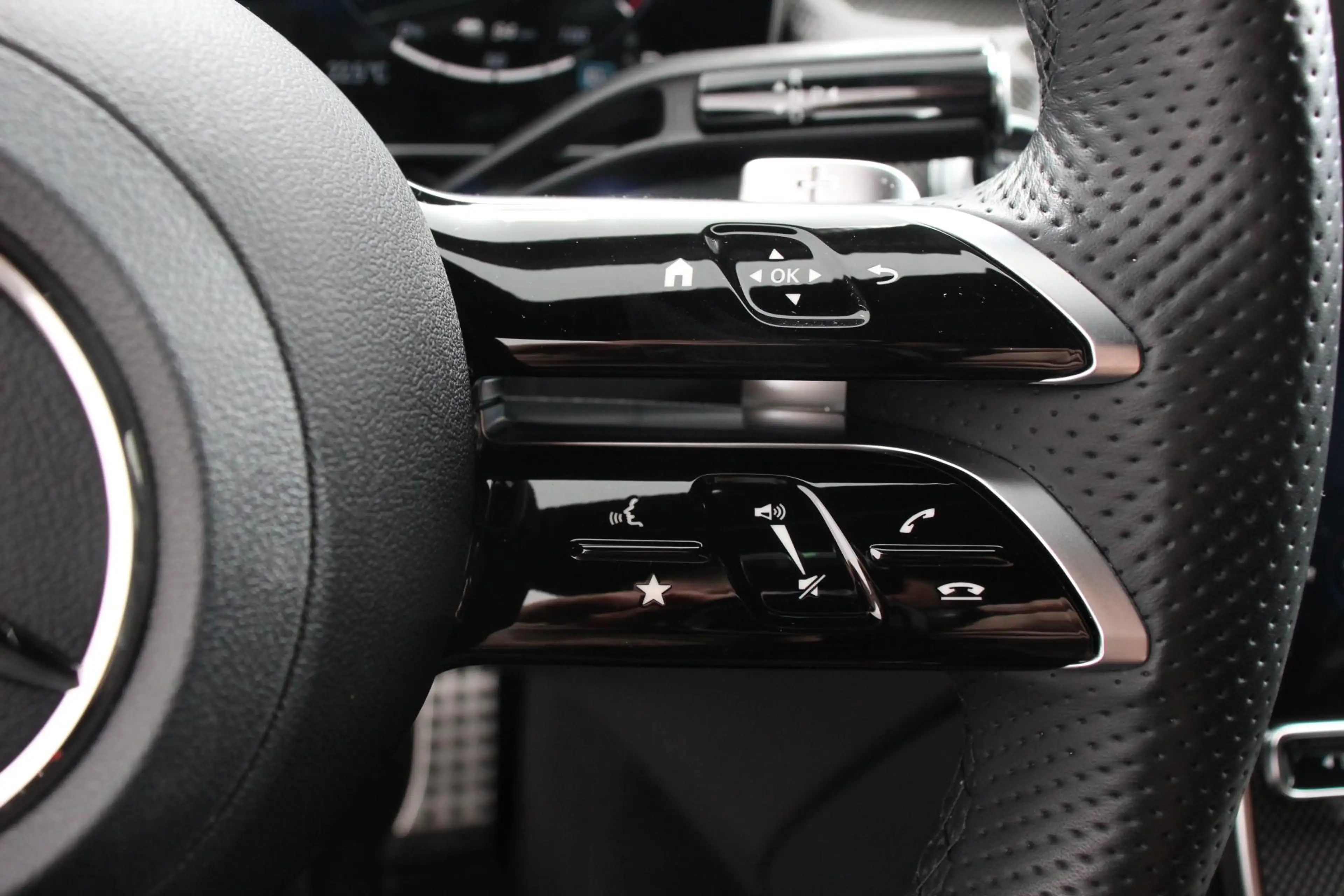 Mercedes-Benz GLC 300 300e 4MATIC AMG PHEV Line Night Pack Camera Naviga — photo 14