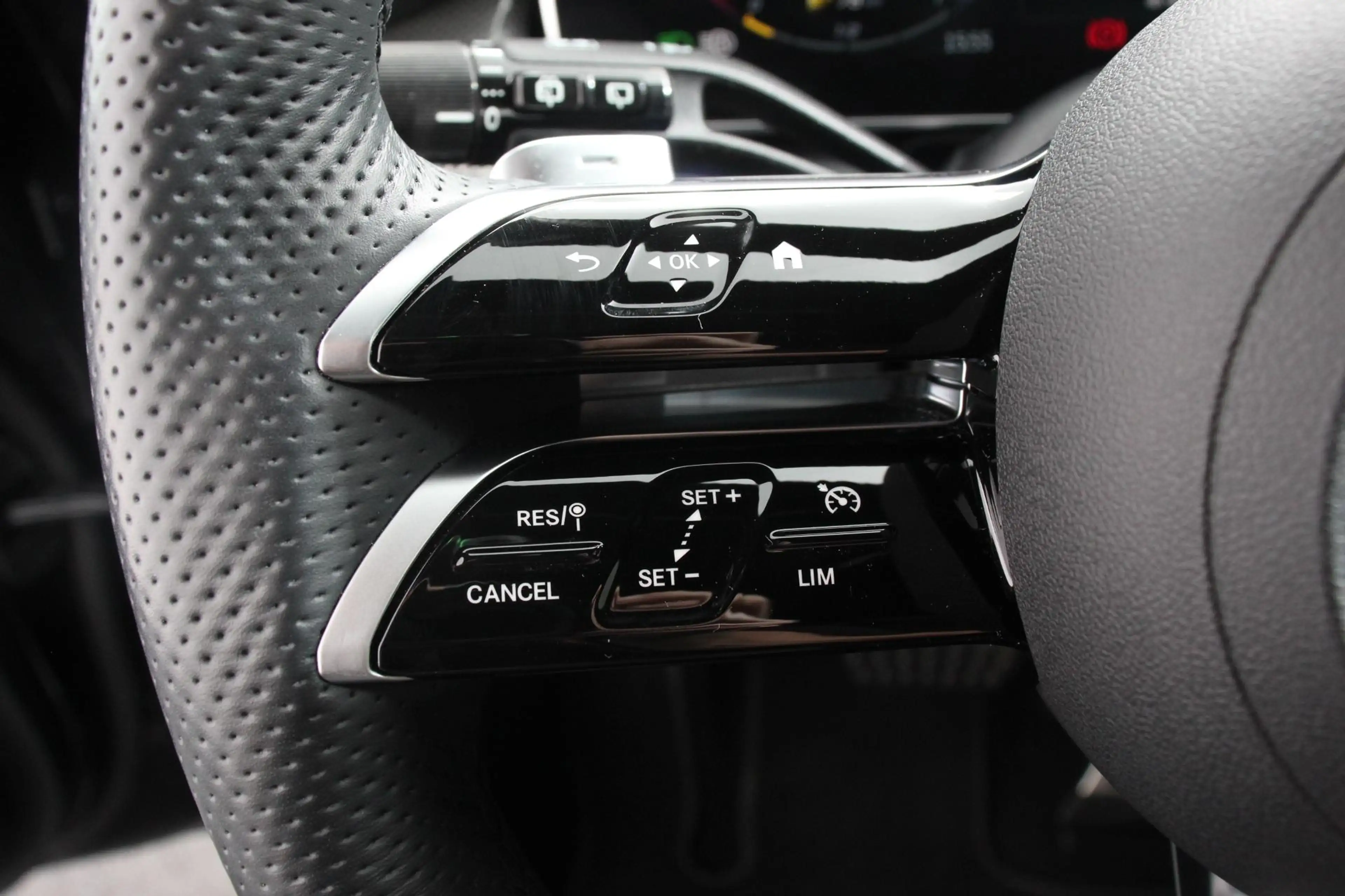 Mercedes-Benz GLC 300 300e 4MATIC AMG PHEV Line Night Pack Camera Naviga — photo 12