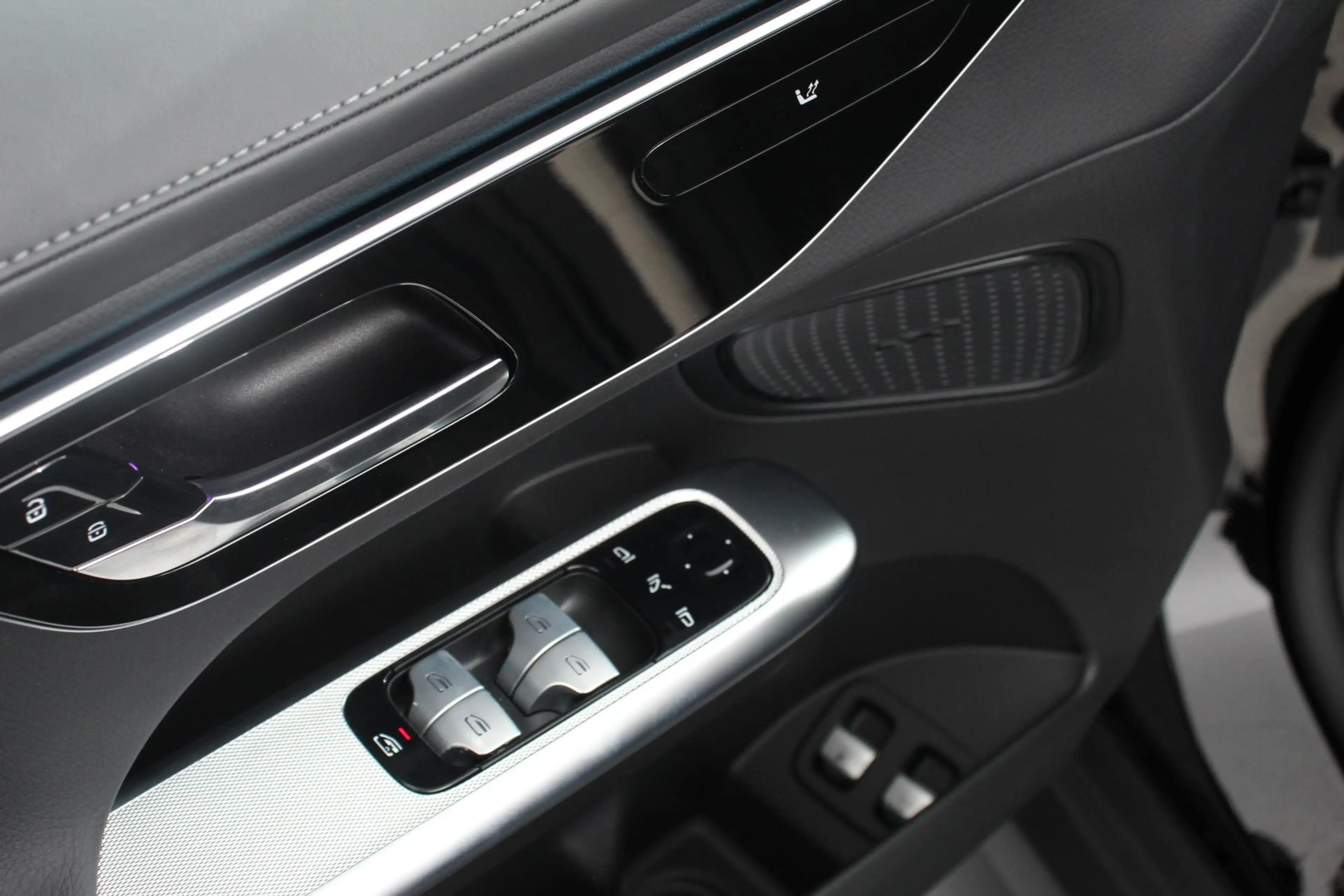 Mercedes-Benz GLC 300 300e 4MATIC AMG PHEV Line Night Pack Camera Naviga — photo 15