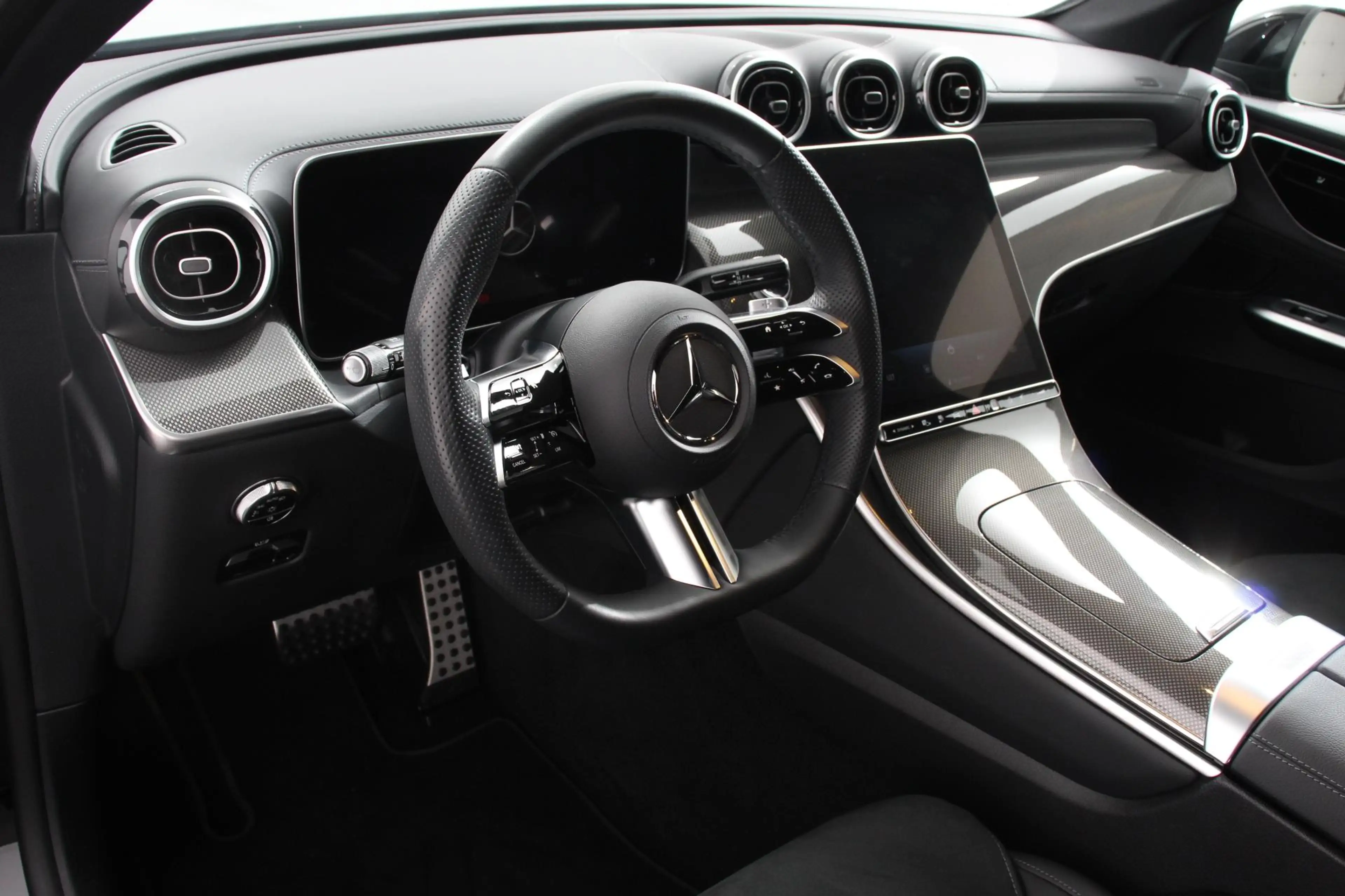 Mercedes-Benz GLC 300 300e 4MATIC AMG PHEV Line Night Pack Camera Naviga — photo 2