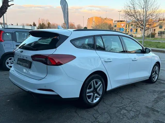 Ford Focus view 5