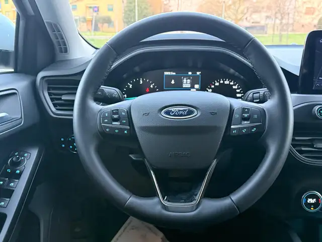 Ford Focus view 12