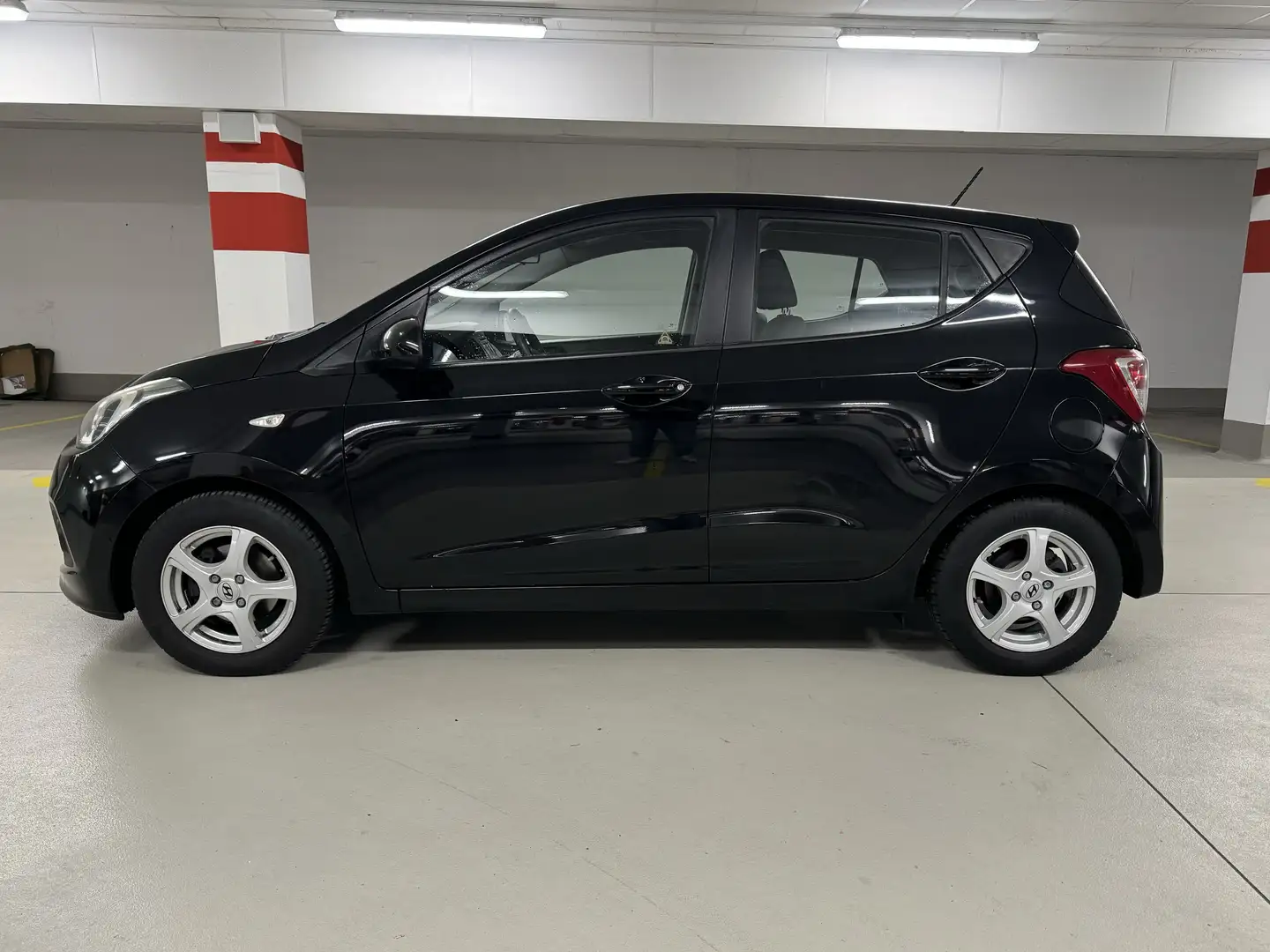 Hyundai i10 1.2l Style *AUTOMATIK* KLIMA* 8-Fach* PDC*ZV*TÜV* Schwarz - 2