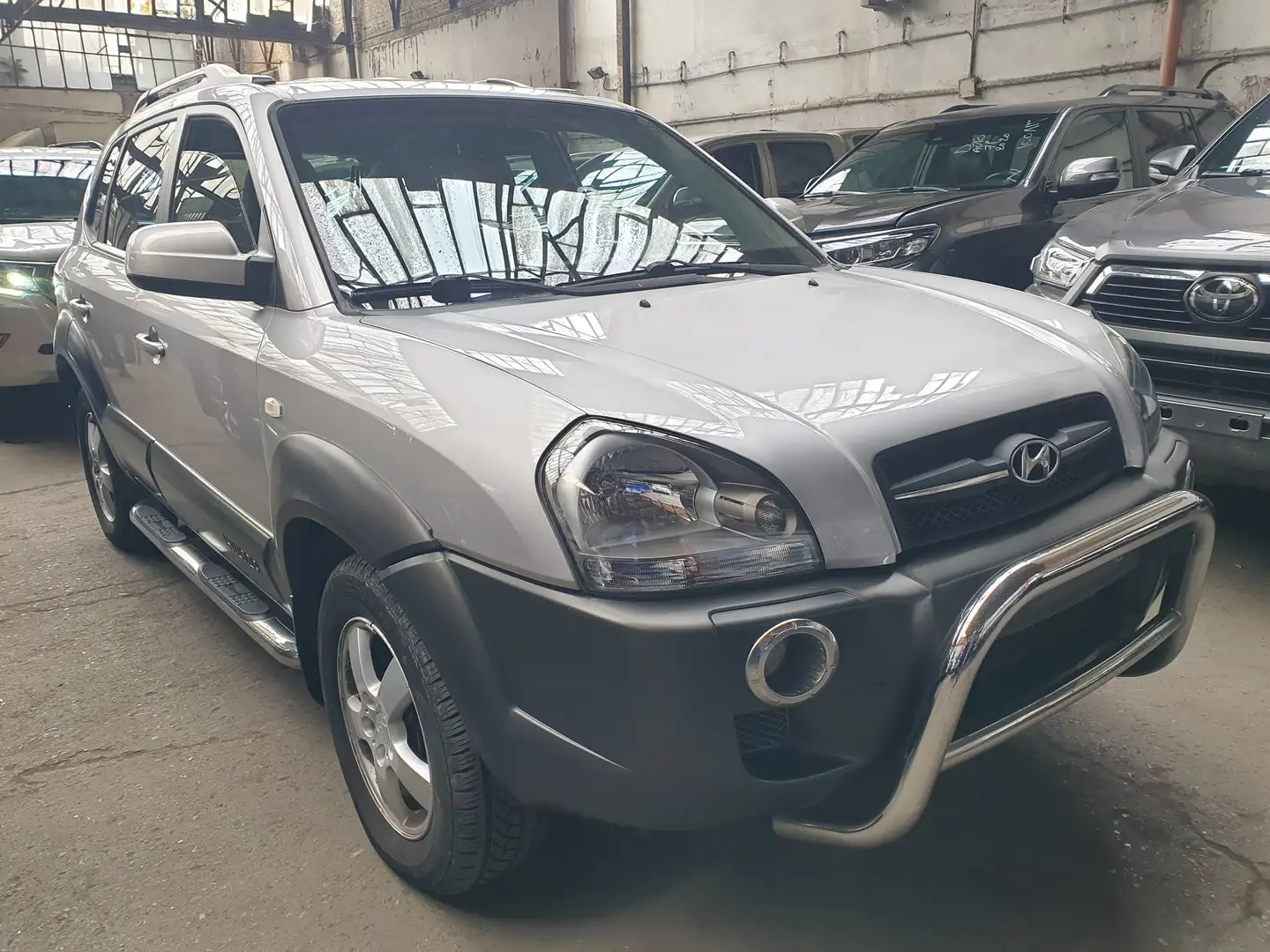 Hyundai TUCSON 2.0i 16v GLi Plateado - 2