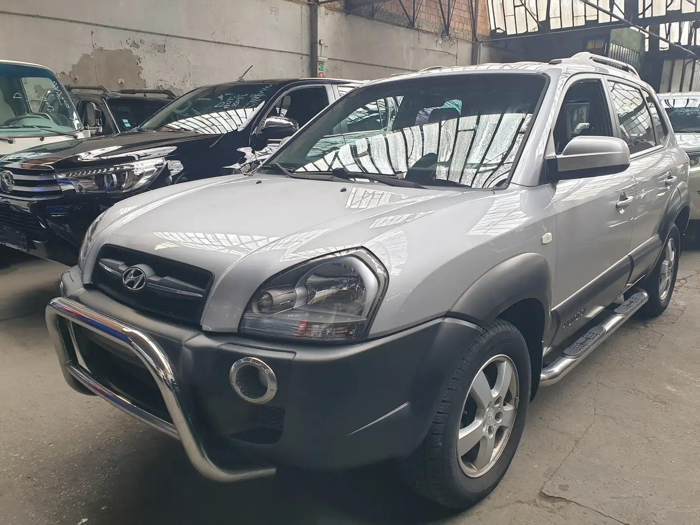 Hyundai TUCSON 2.0i 16v GLi Plateado - 1