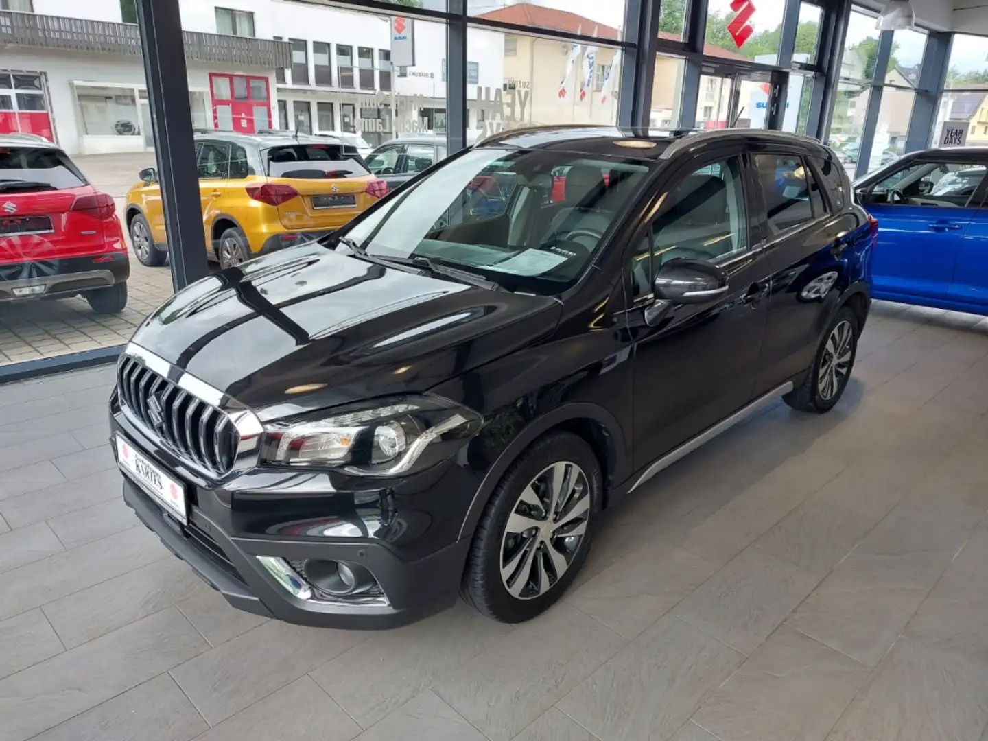 Suzuki SX4 S-Cross Comfort+ 4x4 Automatik 1.4 Boosterjet Pano Fekete - 2