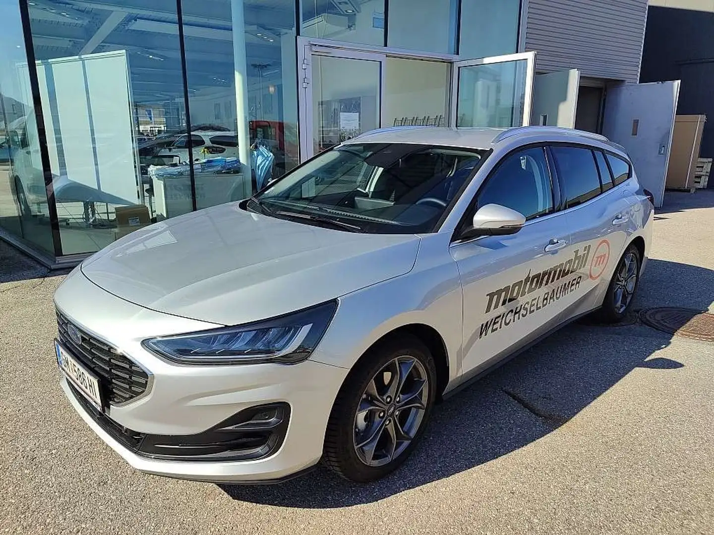 Ford Focus Turnier 1,0 EcoBoost Hybrid Titanium Edit... Silber - 1