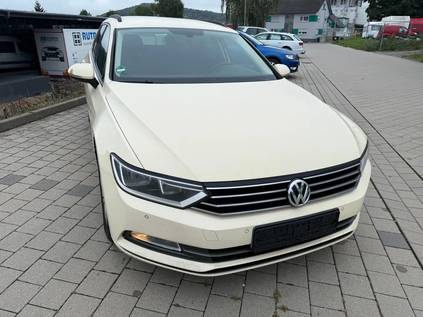Volkswagen Passat Variant Trendline BMT/Start-Stopp DSG AHK Beige - 2