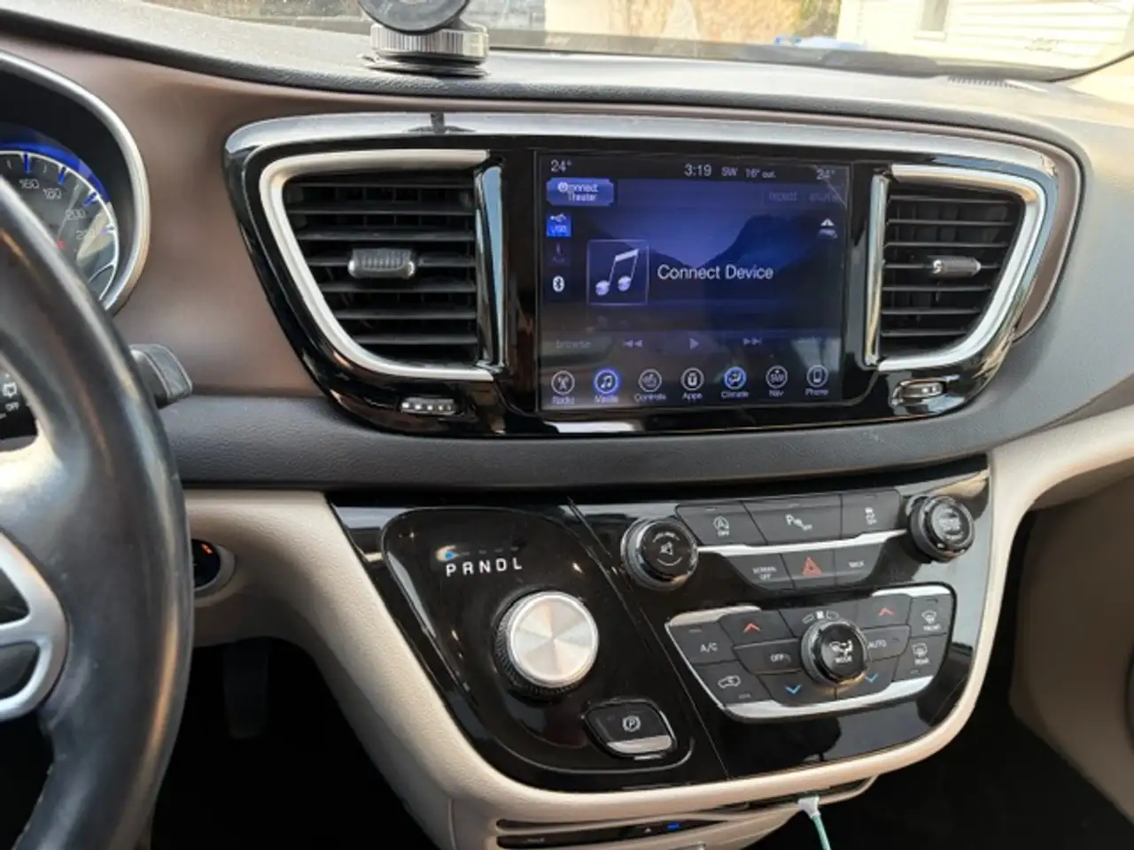 Chrysler Pacifica photo Chrysler Pacifica