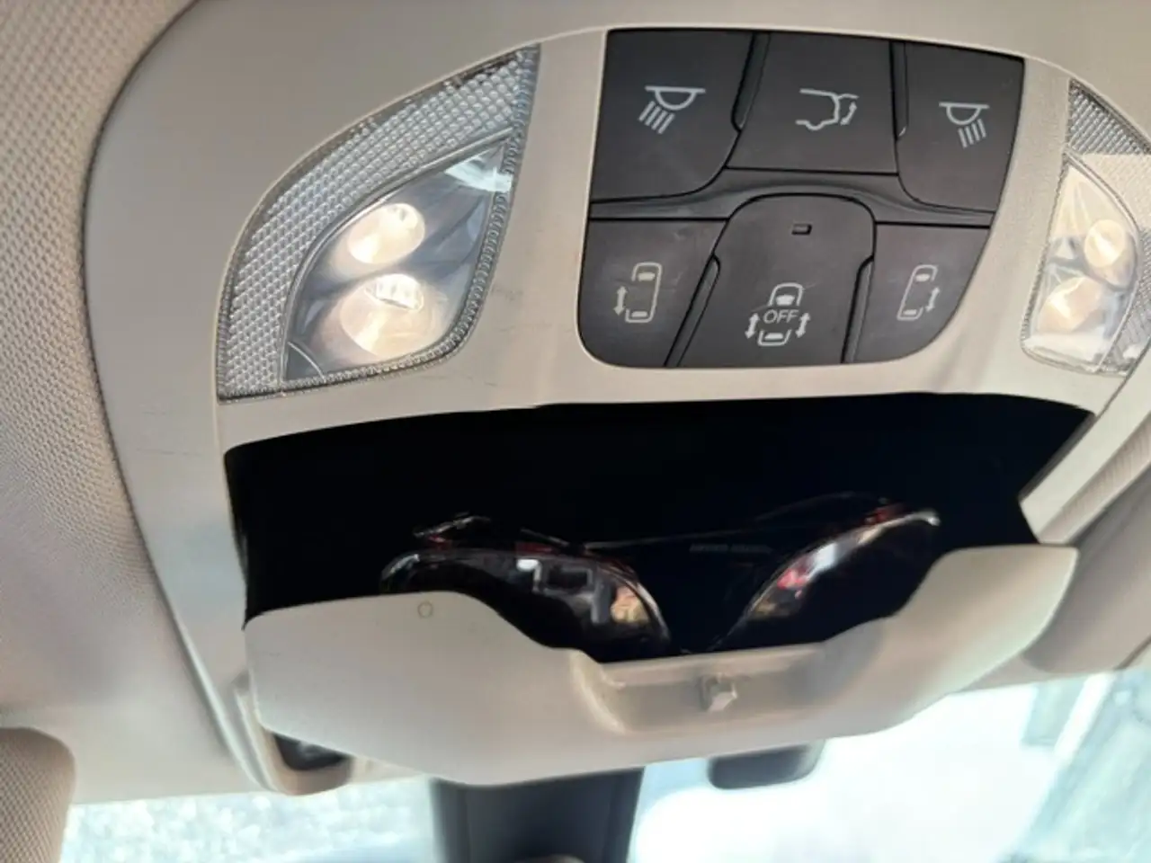 Chrysler Pacifica photo Chrysler Pacifica