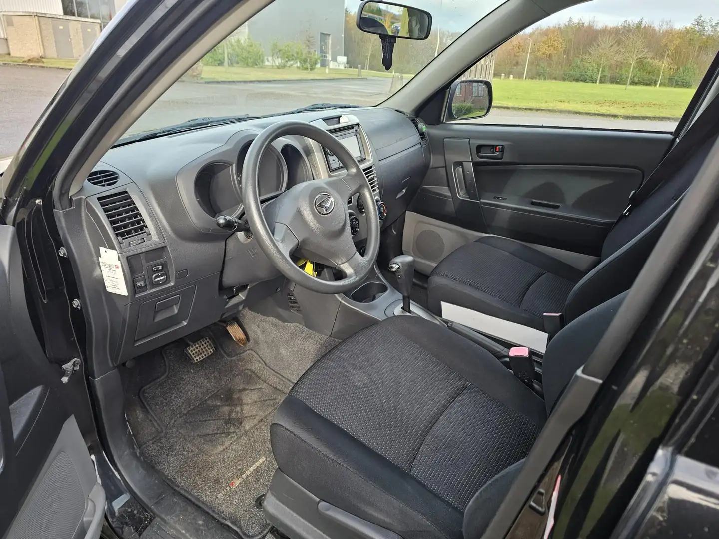 Daihatsu Terios 1.5-16v Explore 2WD AUTOMAAT Zwart - 2