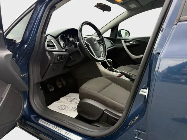 Opel Astra view 11