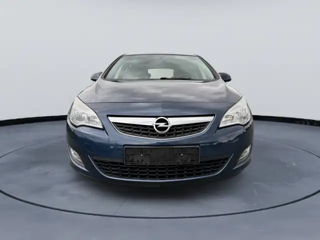 Opel Astra view 8