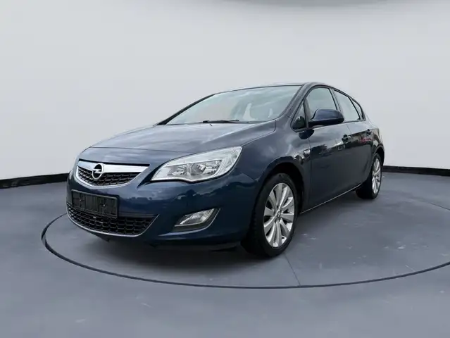 2009 Opel Astra in Blue for sale
