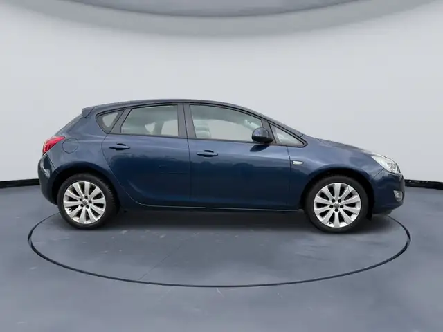 Opel Astra view 6