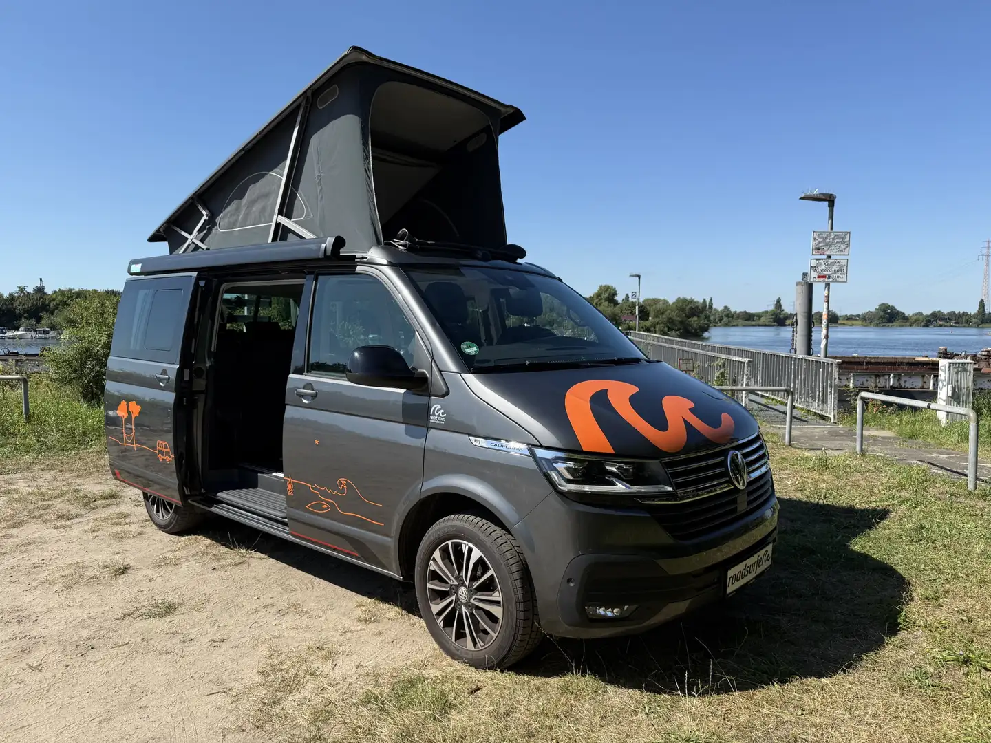 Volkswagen T6.1 California Beach EDITION Grijs - 2