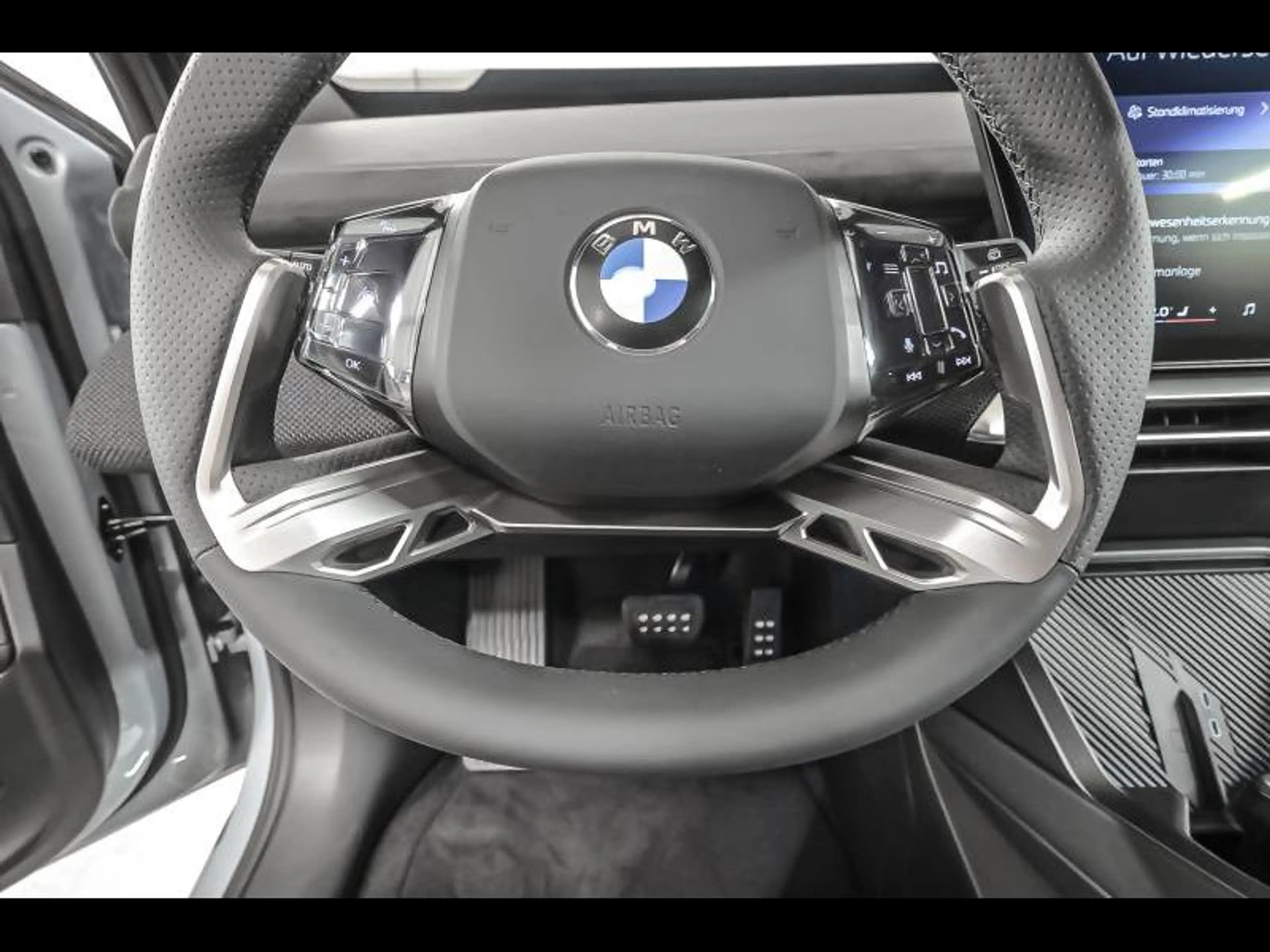 BMW iX3 50 xDrive M Sport Pro — photo 9