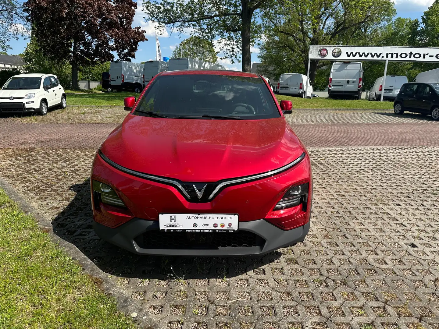 VinFast VF 6 VF6 59,6 kWh Plus ab 269€ mtl. leasen Červená - 1