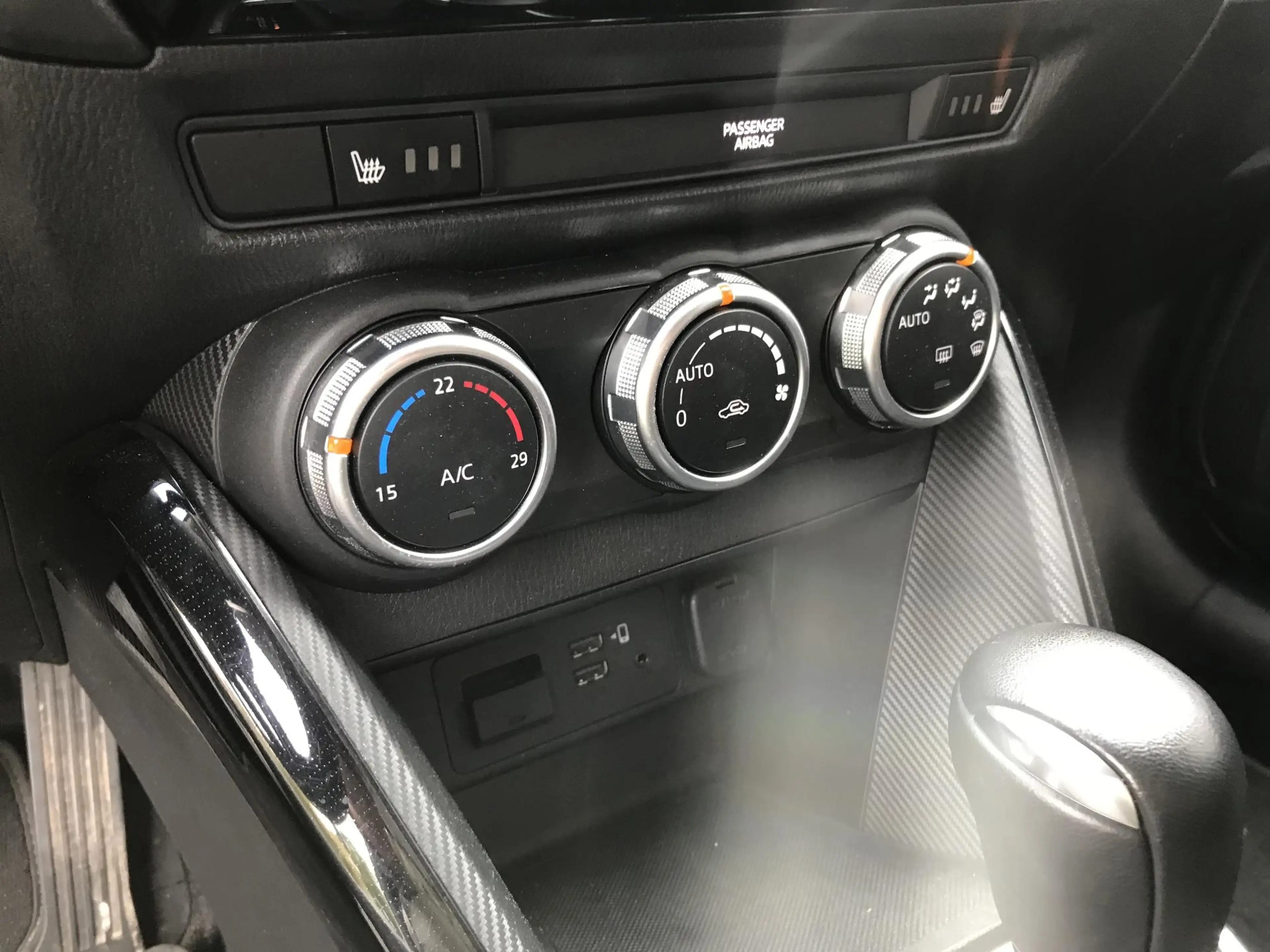 Mazda 2 1.5 Skyactiv-G Signature automaat, navigatie, clim — photo 13