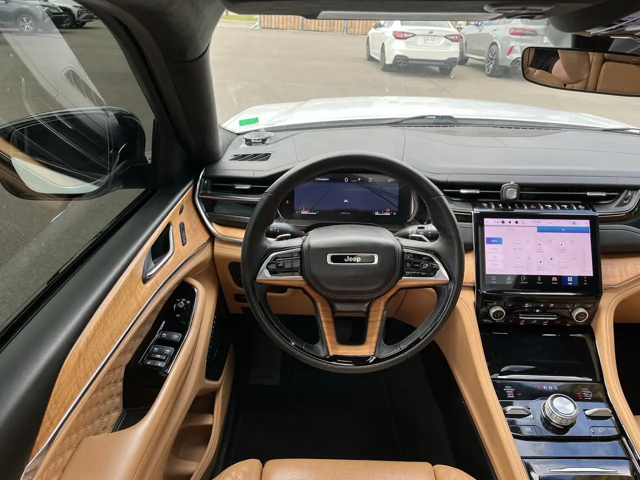 Jeep Grand Cherokee снимка Jeep Grand Cherokee