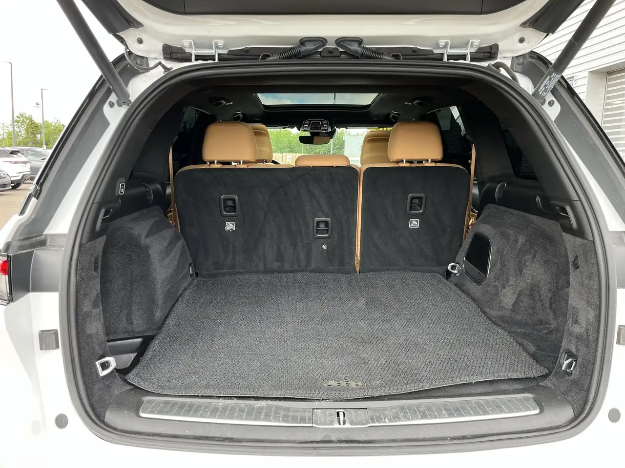 Jeep Grand Cherokee снимка Jeep Grand Cherokee