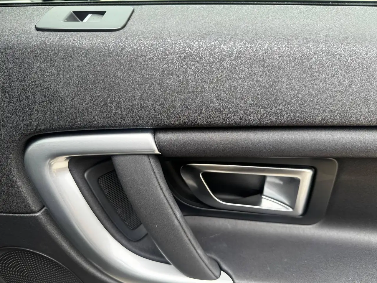 Land Rover Discovery Sport снимка Land Rover Discovery Sport