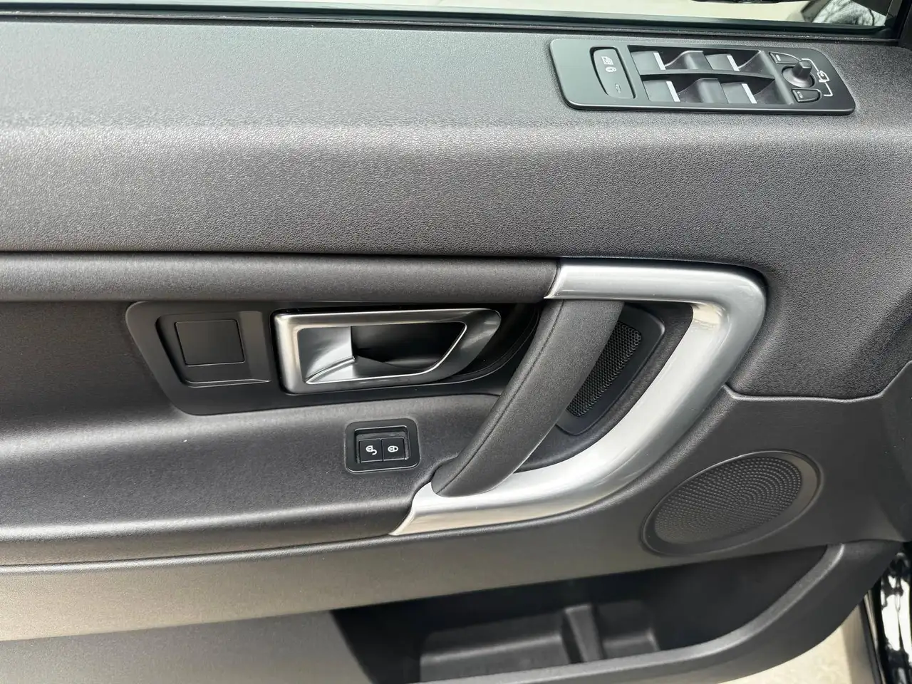 Land Rover Discovery Sport снимка Land Rover Discovery Sport