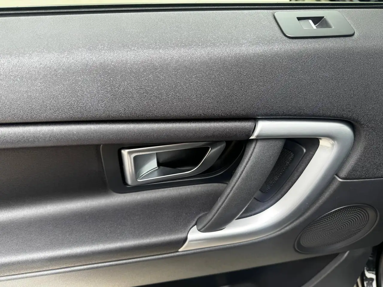 Land Rover Discovery Sport снимка Land Rover Discovery Sport