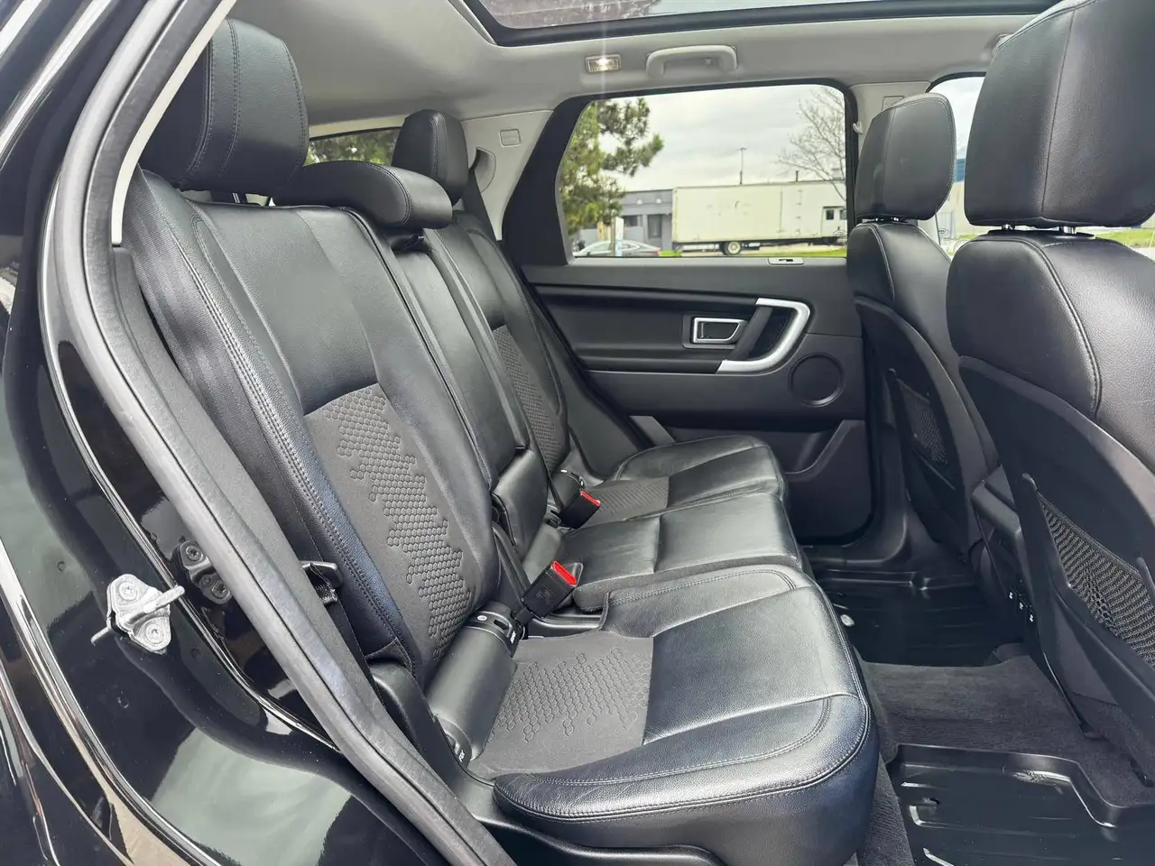 Land Rover Discovery Sport снимка Land Rover Discovery Sport