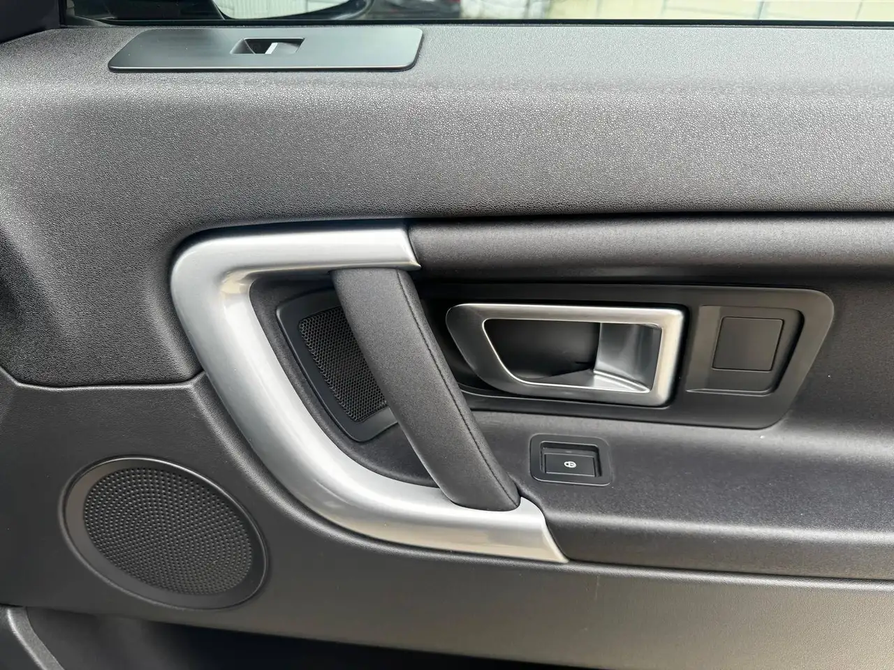 Land Rover Discovery Sport снимка Land Rover Discovery Sport