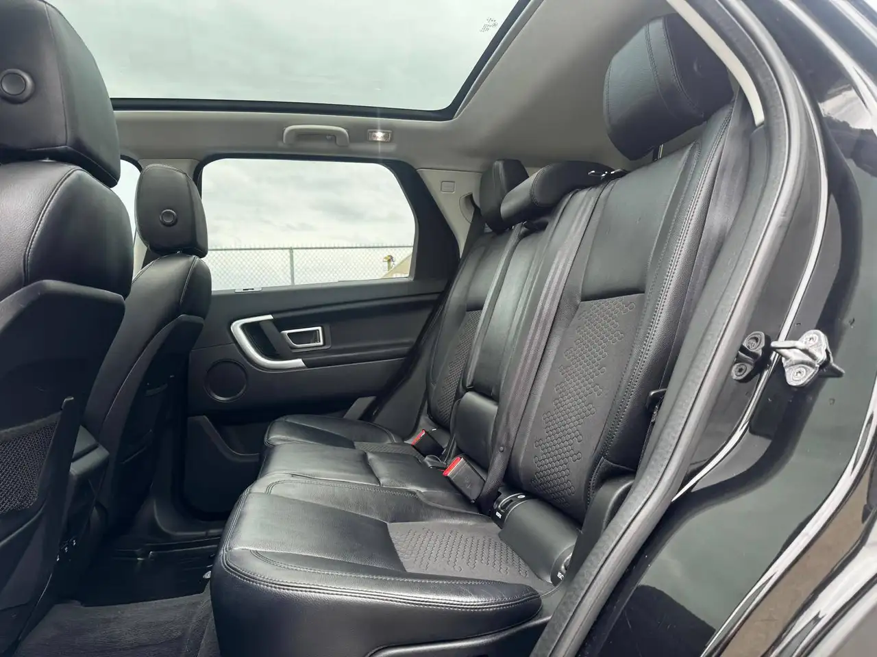 Land Rover Discovery Sport снимка Land Rover Discovery Sport