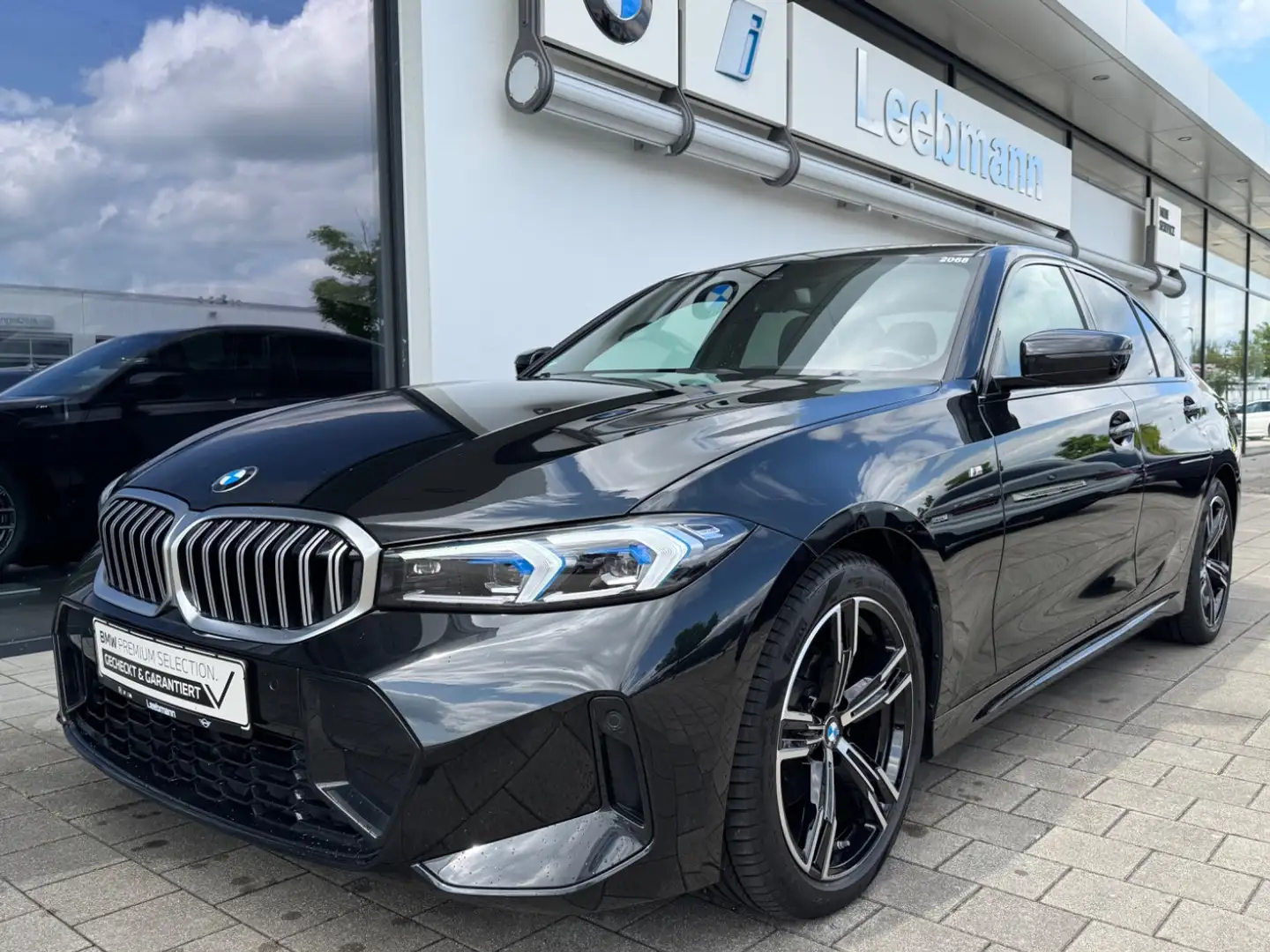 BMW 320 i Lim. M-Sport HUD/AdaLED GARANTIE bis 06/2029 Schwarz - 2