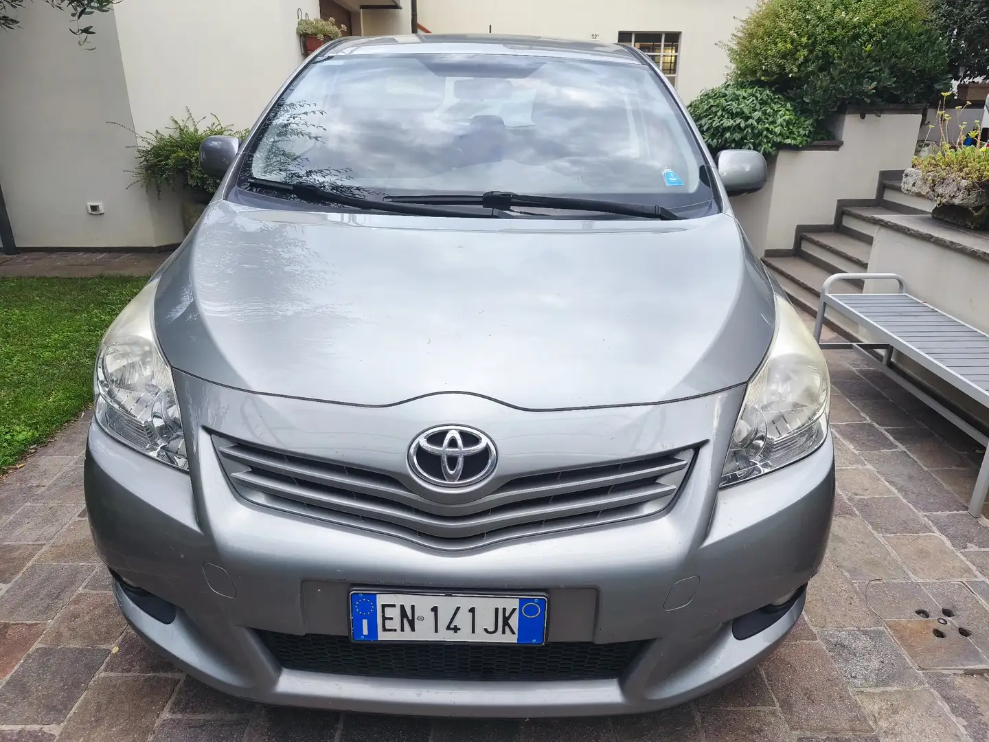 Toyota Verso Grigio - 1