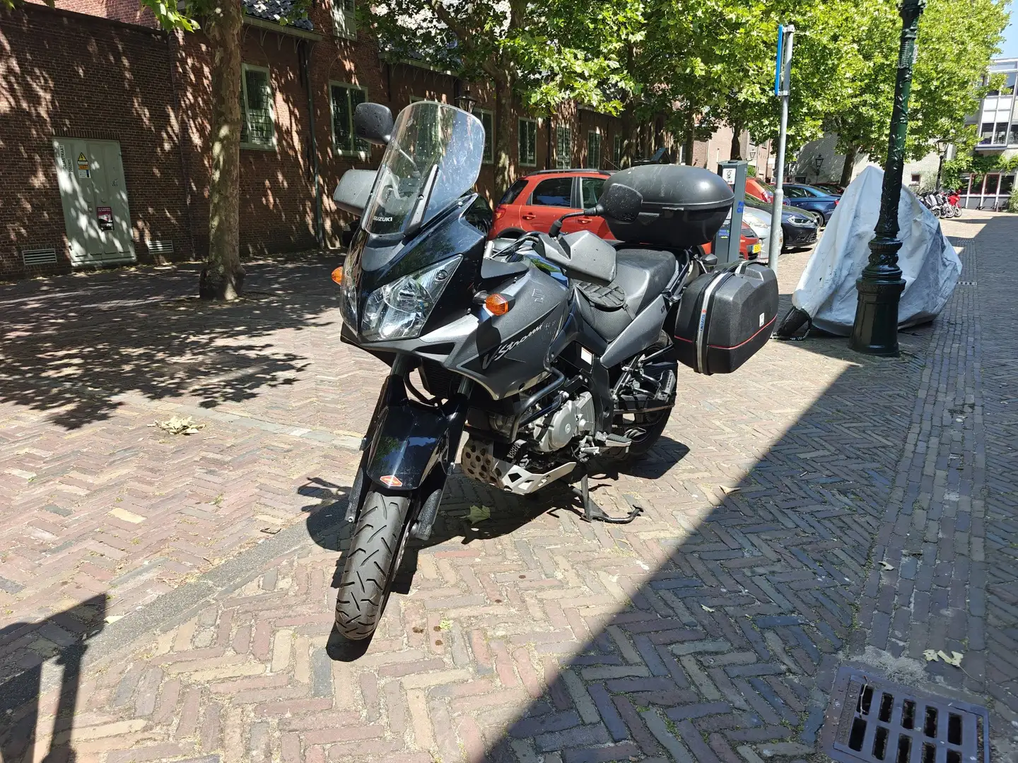 Suzuki V-Strom 650 Argent - 2