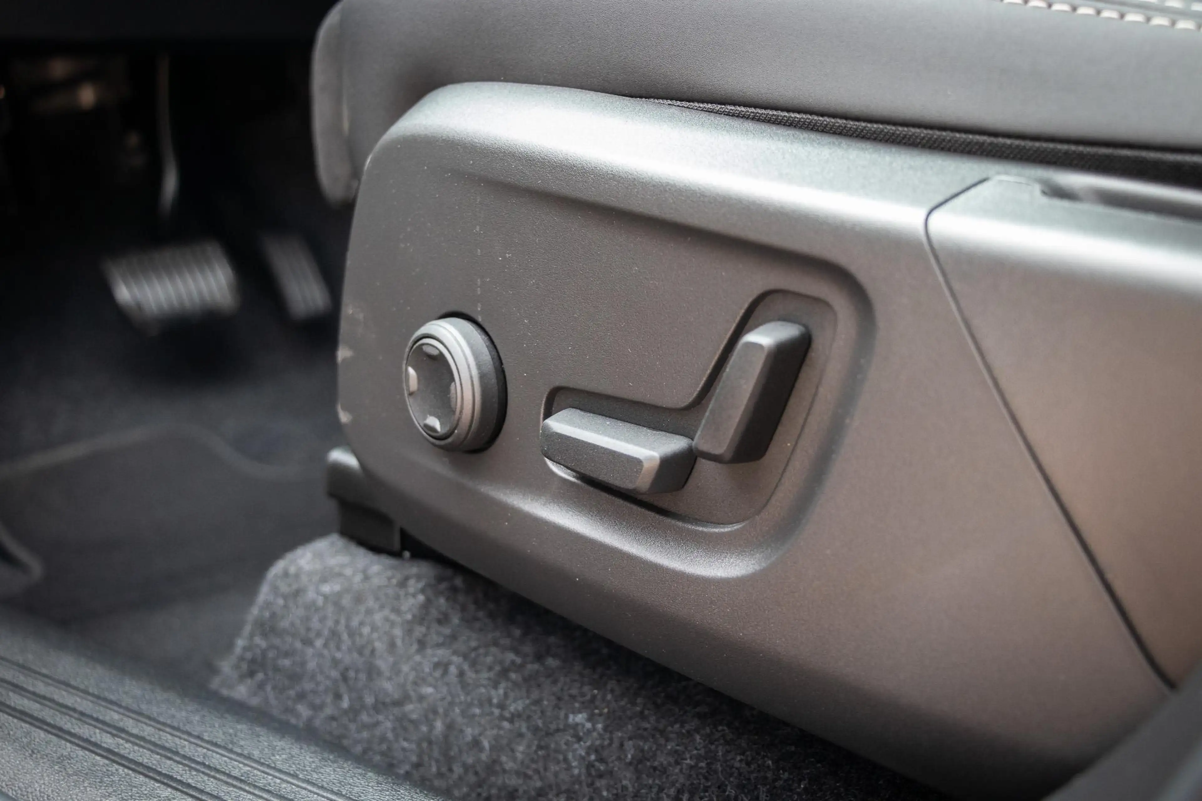 Volvo EX40 Single Motor Ext. Range Ultra Black Edition | Euro — photo 10