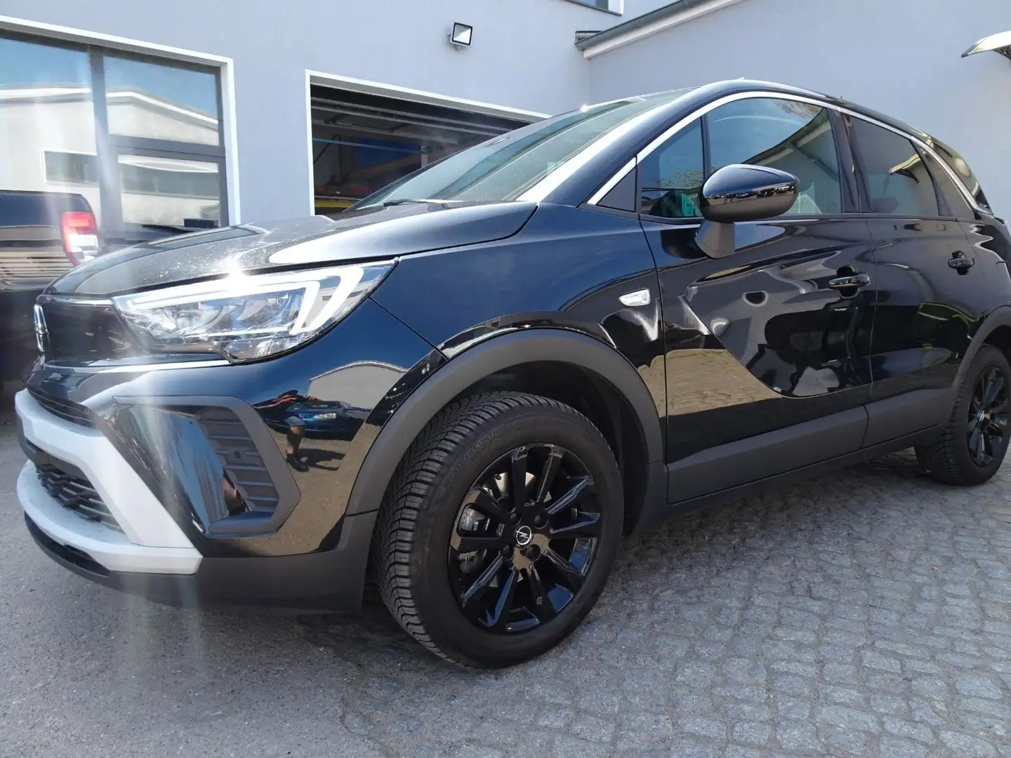 Opel Crossland X 1.2 96kW ELEGANCE, KLIMATR-SHZ-R.C Schwarz - 1