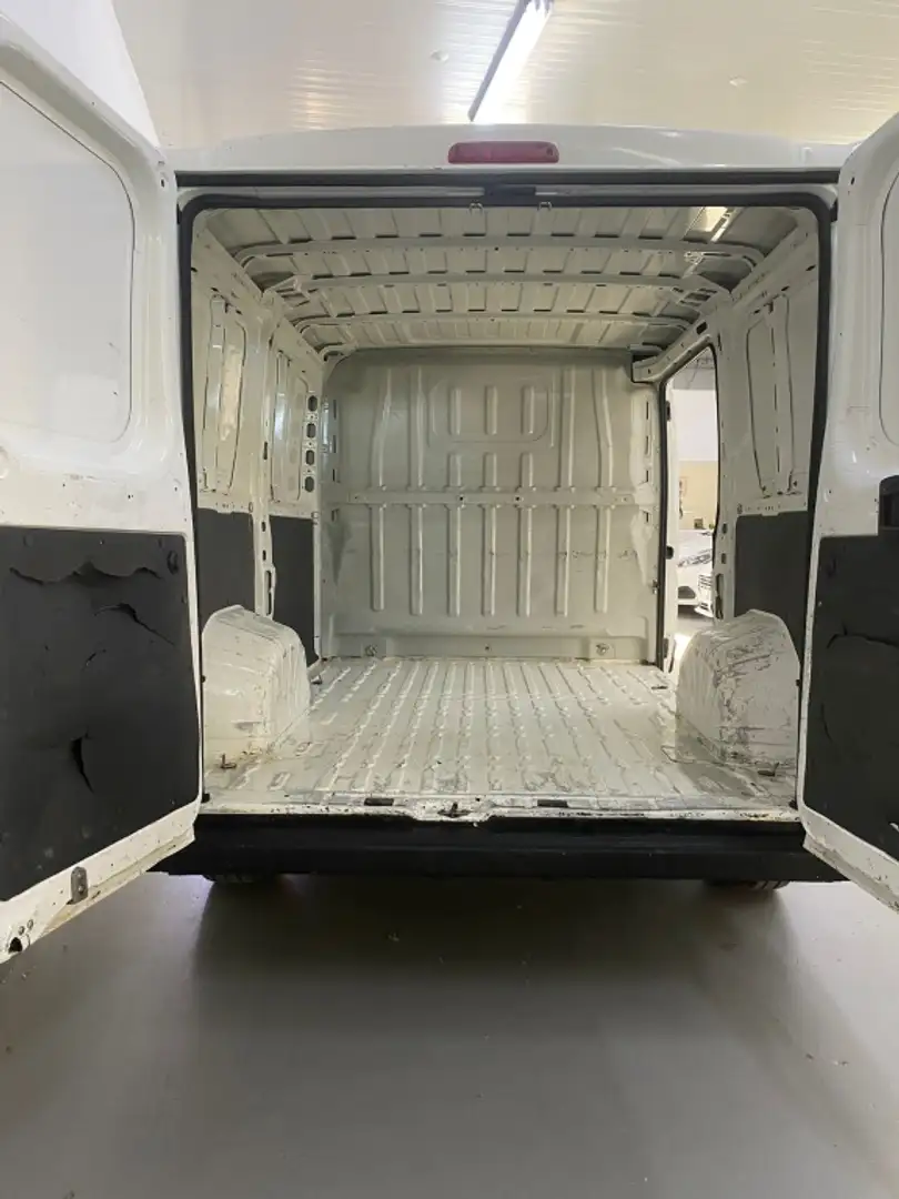 Peugeot Boxer Furgón 2.2BlueHDI 330 L1H1 Pack S&S 120 Blanco - 2