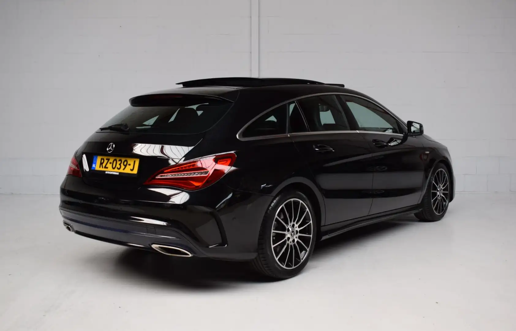 Mercedes-Benz CLA 180 Shooting Brake AMG WHITE ART Edition AUT ORG.NED / Zwart - 2