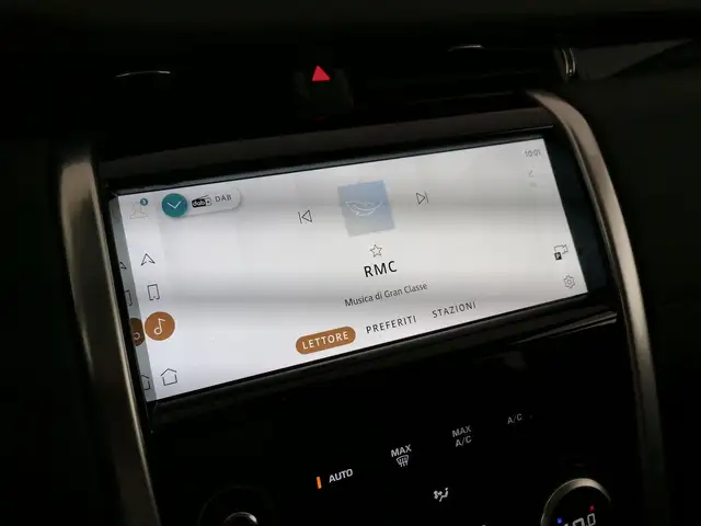 Land Rover Discovery Sport view 19