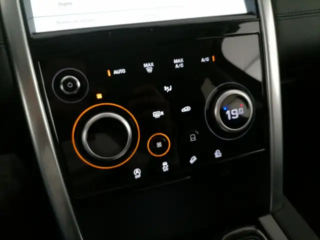 Land Rover Discovery Sport view 16