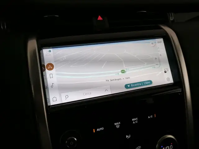 Land Rover Discovery Sport view 18