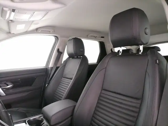 Land Rover Discovery Sport view 14