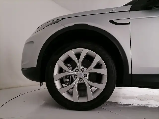 Land Rover Discovery Sport view 9