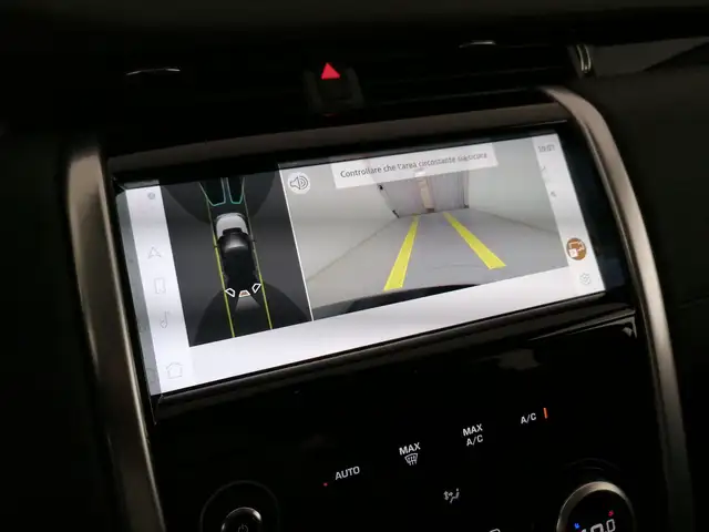 Land Rover Discovery Sport view 20
