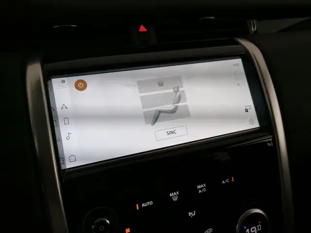 Land Rover Discovery Sport view 17