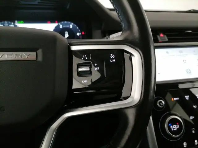 Land Rover Discovery Sport view 30