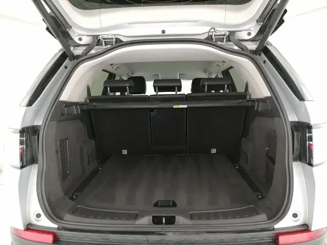 Land Rover Discovery Sport view 11