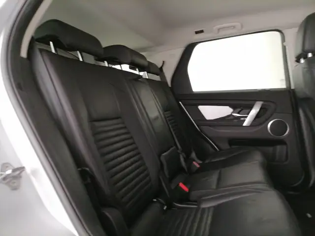 Land Rover Discovery Sport view 4