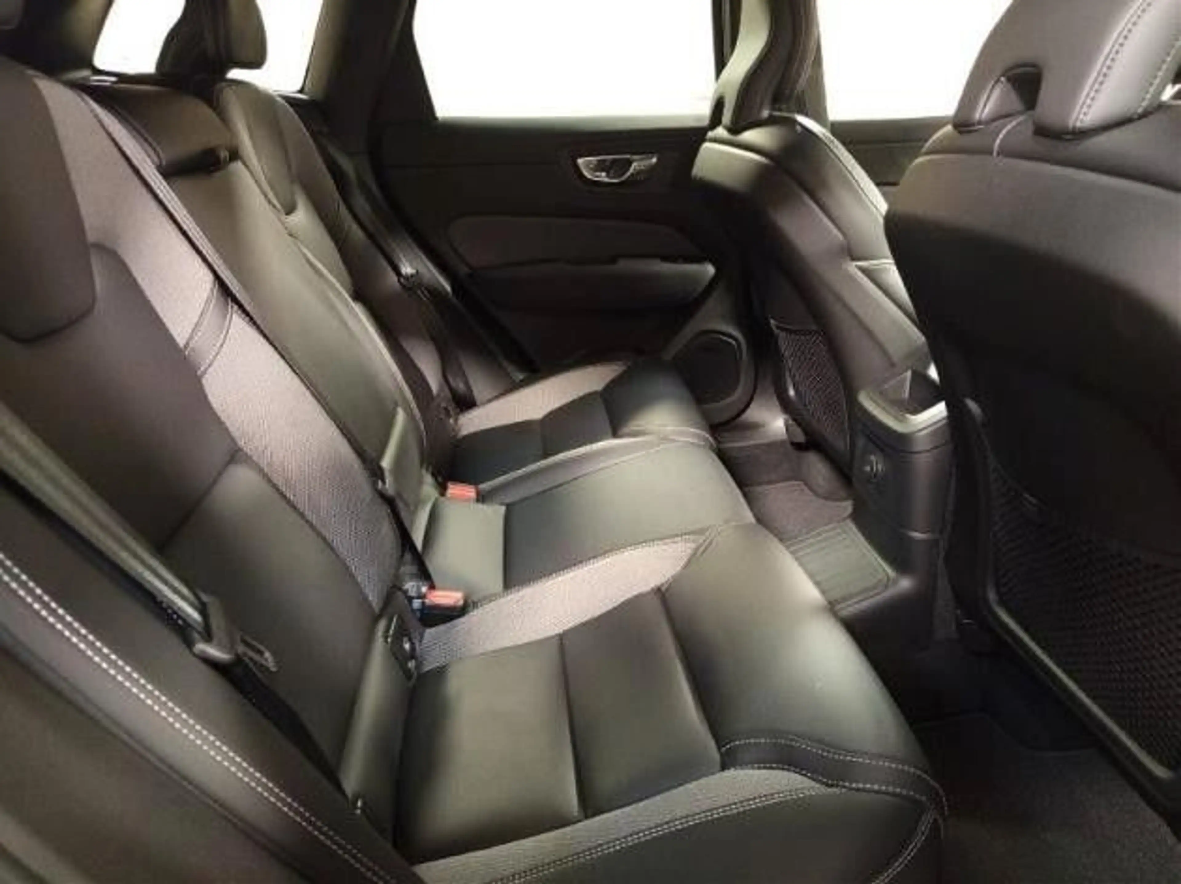 Volvo XC60 T6 Plus Black Edition Recharge Plug-In Hy — photo 4