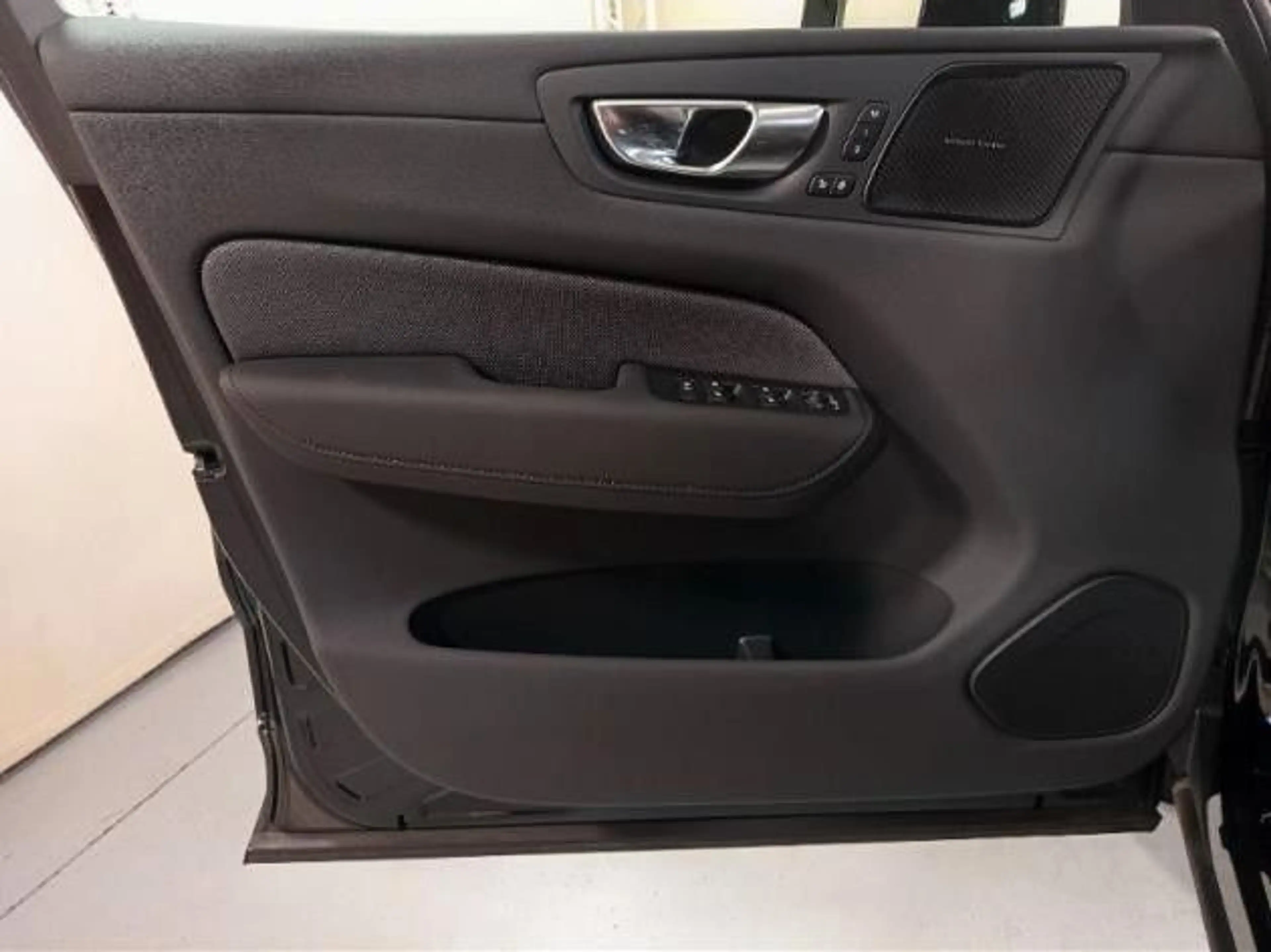 Volvo XC60 T6 Plus Black Edition Recharge Plug-In Hy — photo 5